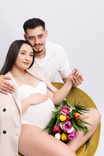 sedinta0foto-de-maternitate-cuplu-flori